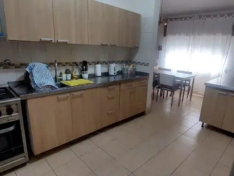 Casa 5 ambientes con 3 baños