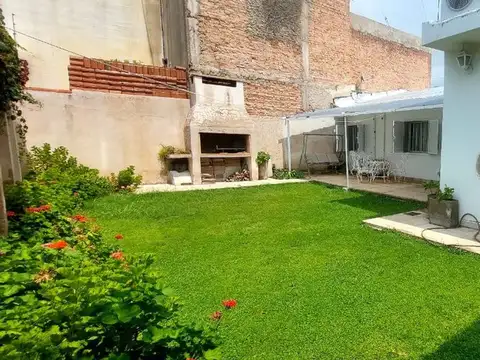 Casa en Alquiler con 1 cochera