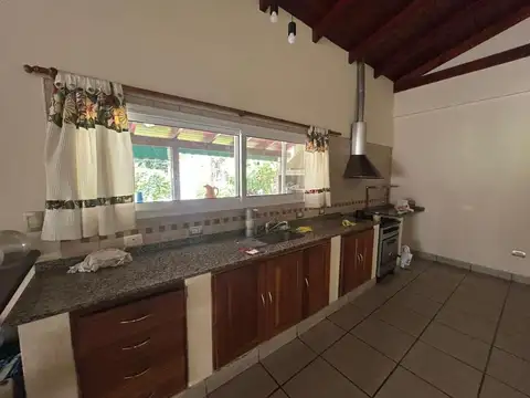 EN VENTA CASA DE 3 DORMITORIOS CON PILETA