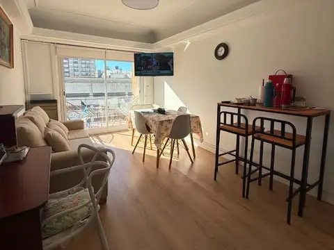 VENTA DEPARTAMENTO DE 3 AMBIENTES CON BALCÓN SALIENTE