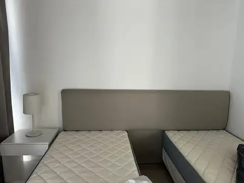 Casa en Alquiler con 2 cocheras