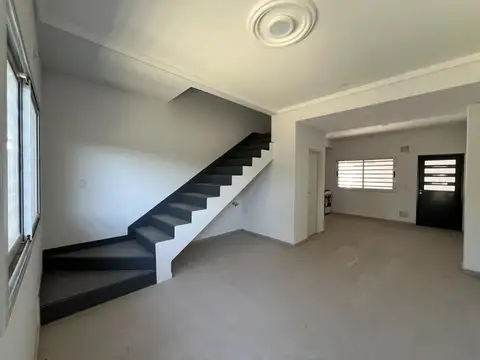 Depto Tipo Casa en Alquiler de 3 ambientes