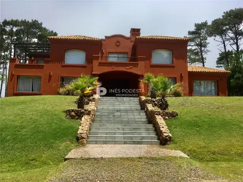 Laguna Blanca, Manantiales