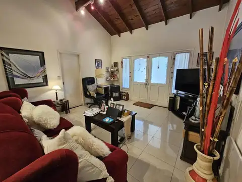Casa 3 ambientes con 2 baños