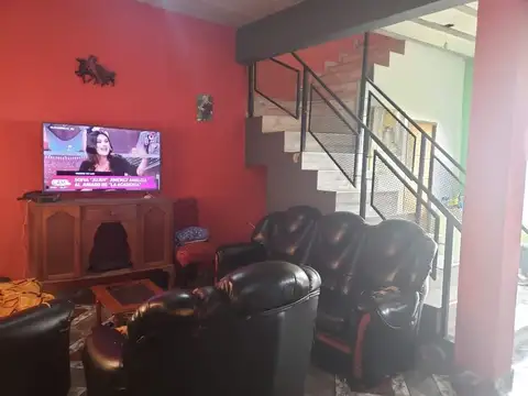 Casa 5 ambientes con 2 baños