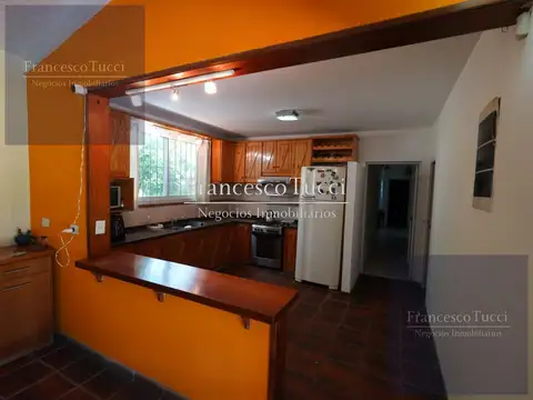 Casa 4 ambientes con 2 baños