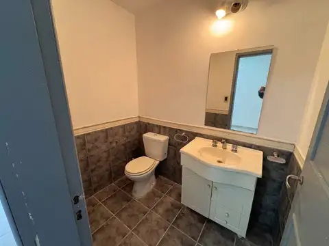 Casa 6 ambientes con 2 baños