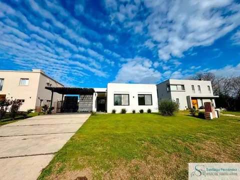 Casa en venta c/ cochera en Barrio Santa Clara Manzanares