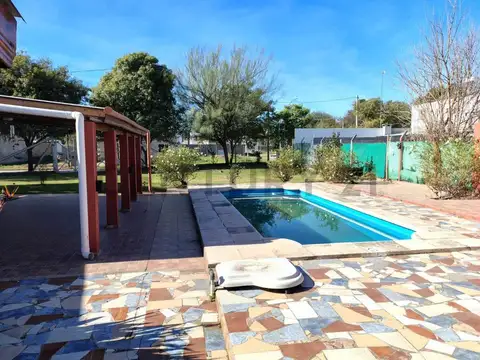 VENTA QUINCHO CON PILETA Y VESTIDOR E N B° INAUDI