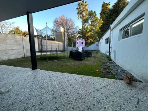 Casa en Venta con 2 cocheras