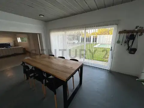 Casa 6 ambientes con 2 baños