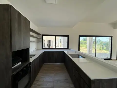 Casa en Alquiler al Oeste
