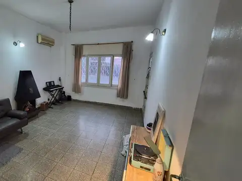 Venta Casa 3 Ambientes con Cochera en Quilmes