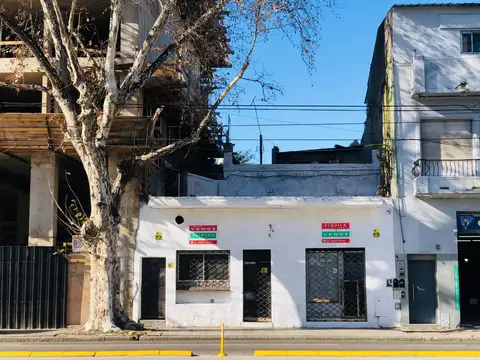 LOCAL CON DEPOSITO Y OFICINAS