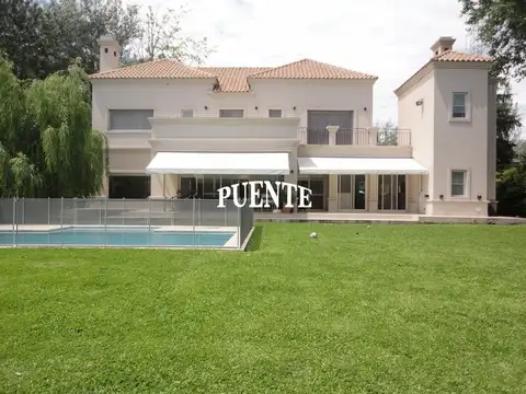 Saint Thomas | Hermosa casa con lote Grande!