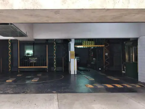 Cochera fija cubierta en Microcentro