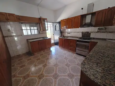 Casa en Alquiler en Gregorio De Laferrere, $ 700.000
