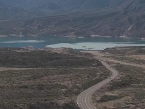 TERRENO CON VISTA AL DIQUE -  TURISMO O COMERCIAL