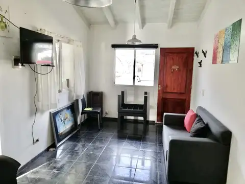 Casa 8 ambientes con 2 baños