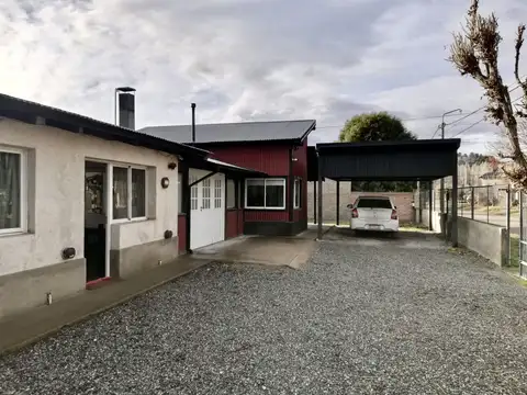 Inmueble (reciclado a nuevo) compuesto por dos viviendas, quincho, cochera y amplio jardín libre