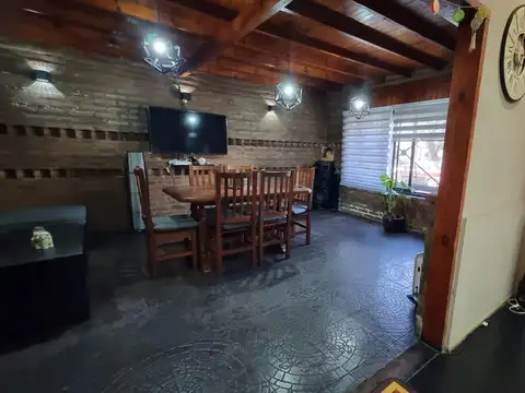 Casa 4 ambientes con 1 baño