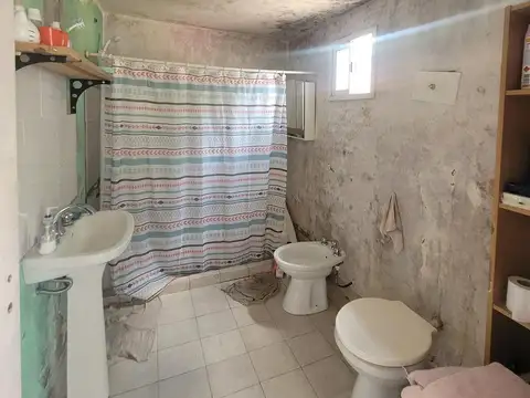 Casa 3 ambientes con 1 baño