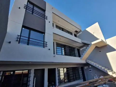 Departamento en Alquiler en Villa Luzuriaga, $ 450.000