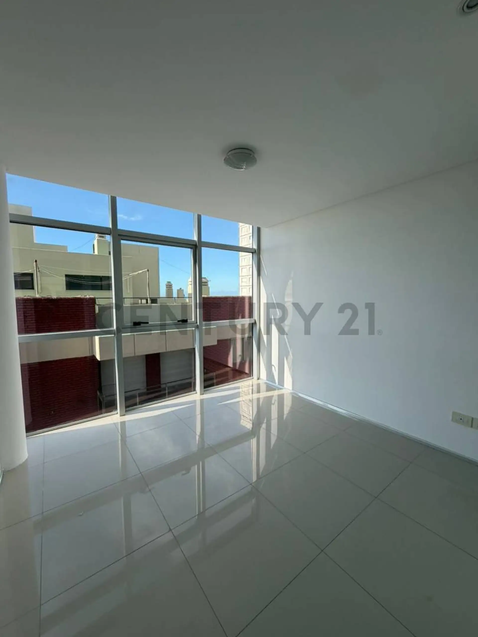Venta depto 3 ambientes con cochera descubierta Frente al mar