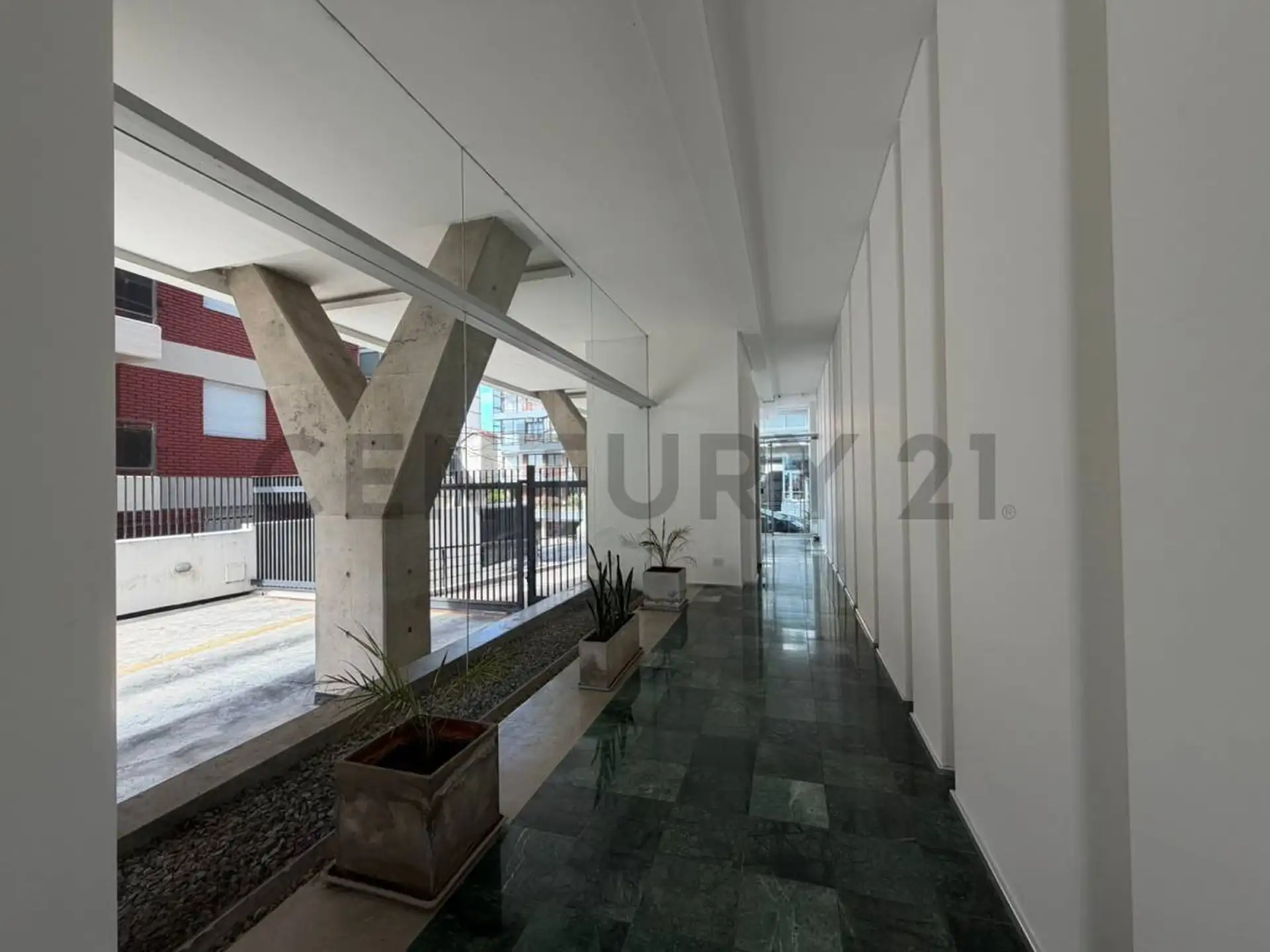 Venta depto 3 ambientes con cochera descubierta Frente al mar