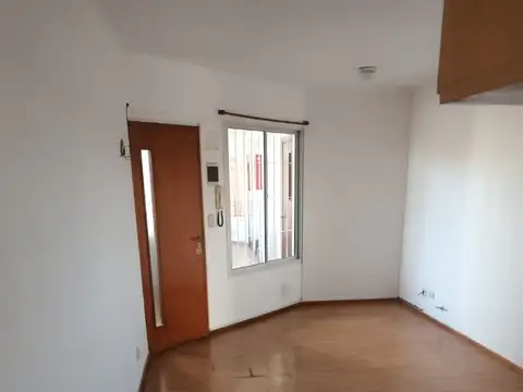 Arroyito 1 dormitorio bajas expensas. 