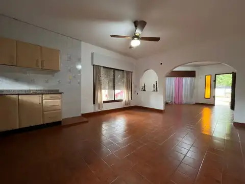 Casa 4 ambientes con 1 baño
