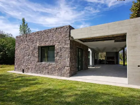 CASA A ESTRENAR EN VENTA EN  BARRIO "LAS ROSAS COUNTRY RURAL" Colonia las Rosas. Tunuyan