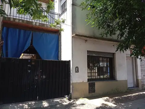 CASA MULTIFAMILIAR VENTA LLAVALLOL CON  FONDO