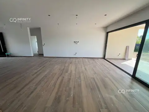 Casa 4 ambientes con 3 baños