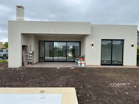 Casa en Venta en Pilar del Este - Santa Lucia, USD 179.000