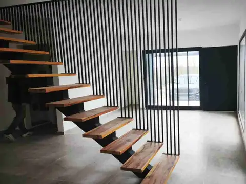 Casa 6 ambientes con 2 baños