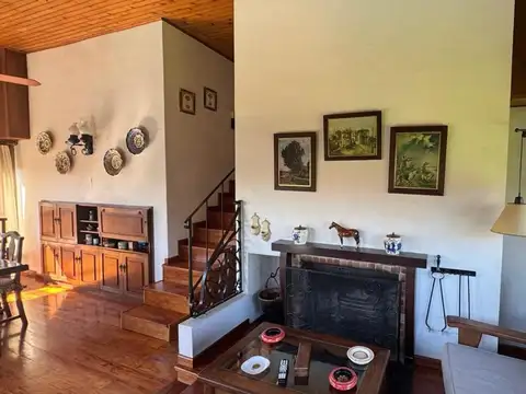 Casa 4 ambientes con 2 baños