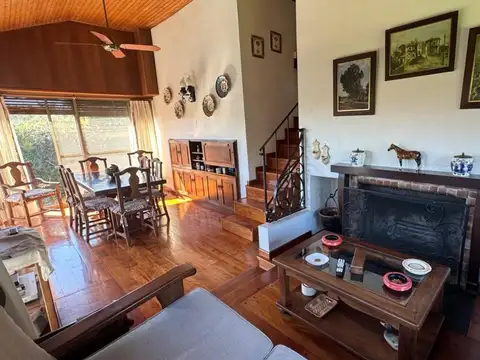 Casa en Venta con 3 cocheras