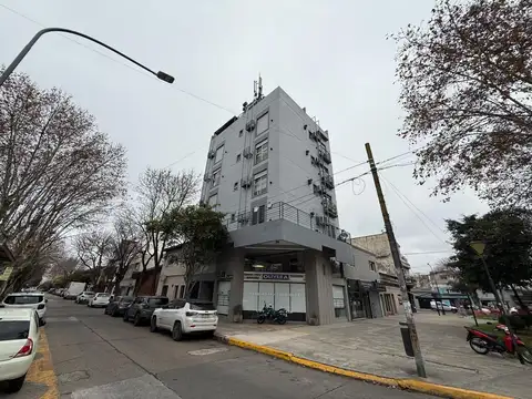 Piso 3 amb. En Barrio Naon en inmejorable ubicacion