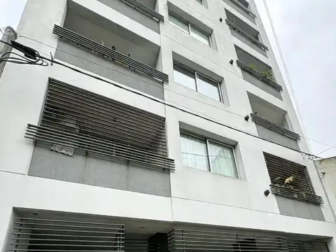 Departamento de categoria 1 dormitorio con cochera