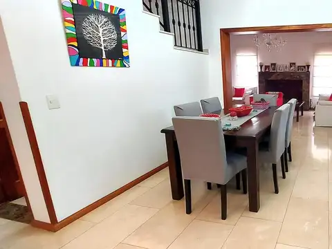 Casa 7 ambientes con 4 baños