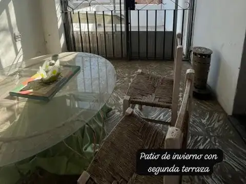 Casa 8 ambientes con 2 baños