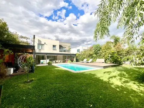 Barrio Las Acacias, Colectora Buenos Aires La Plata 5400
