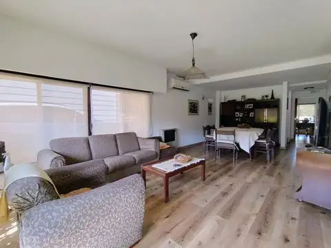 Casa en Venta con 4 cocheras