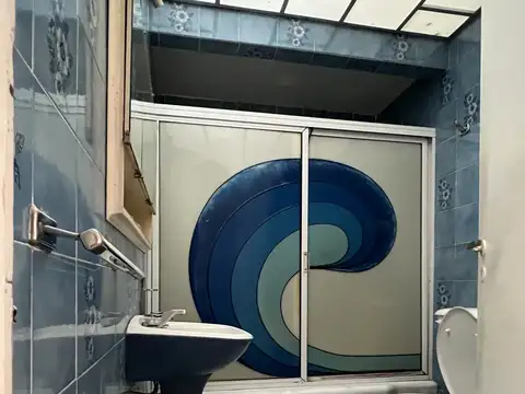 CASA PARA USO COMERCIAL EXCELENTE UBICACION - 5 AMB. C/JARDIN