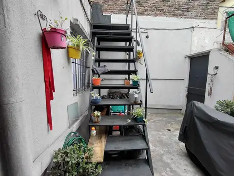 PH 3 ambientes en venta en Lanus con Patio.