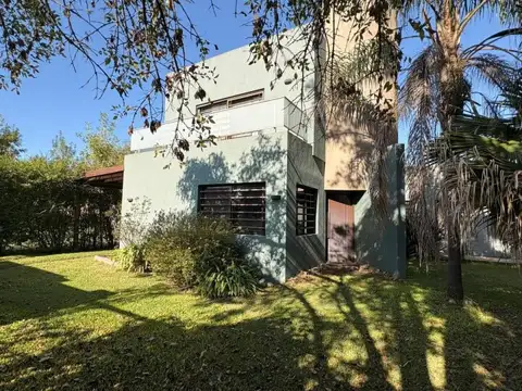 Casa en Venta en Barrio Parque Exaltación. 3 dormitorios. 1050 Mt Parque. Apto Crédito