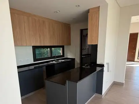CASA DE CATEGORÍA EN VENTA en B° Gran Boedo - Luján de Cuyo - ID275709