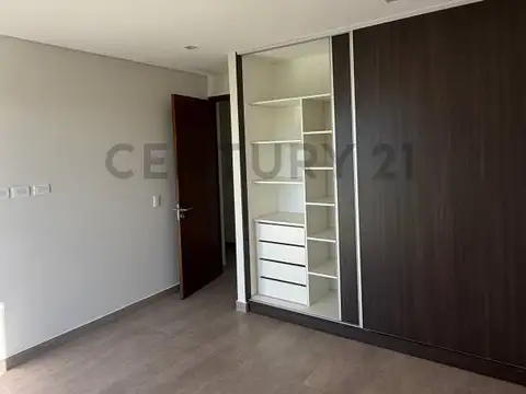 Casa 6 ambientes con 2 baños