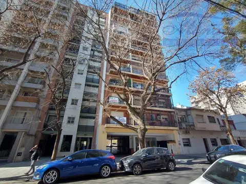 Excelente 1 amb. al frente con balcón